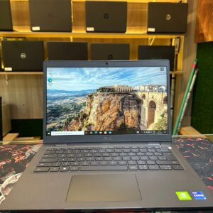 O Dell Latitude 3420 é um notebook com processador Intel Core i7 de 11ª geração, 16 GB de RAM, SSD de 256 GB e tela de 14,6 polegadas com resolução de 1920x1080. Possui teclado luminoso, leitor biométrico e Windows 11 Pro.