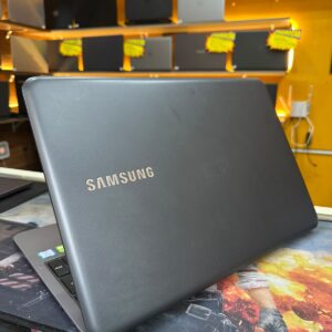 Samsung book  Processador i5-8° geração  12Gbs memória ram  256Gbs Ssd nvme  2Gbs vídeo dedicada  Tela 15.6”   2.400,00 em 10x Ou 2.200,00 a vista